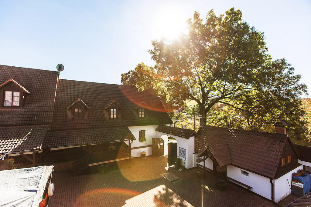 Pension U Dvou čápů Chocerady Exteriér fotografie